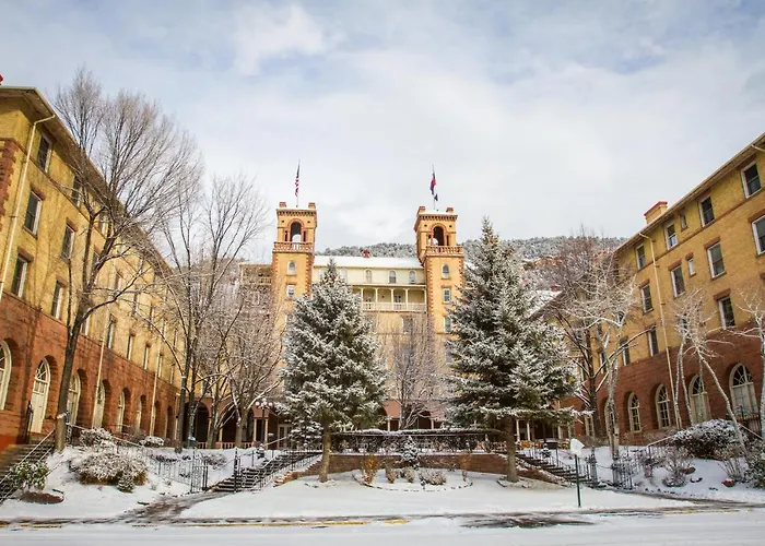Glenwood Springs Hotels for Romantic Getaway
