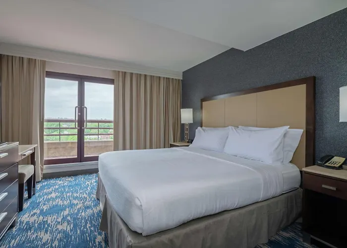 Embassy Suites By Hilton Alexandria Old Town