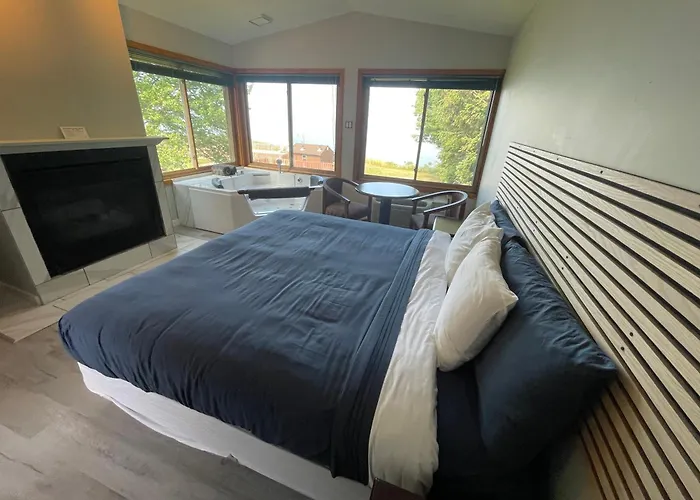 Lake Bluff Inn And Suites