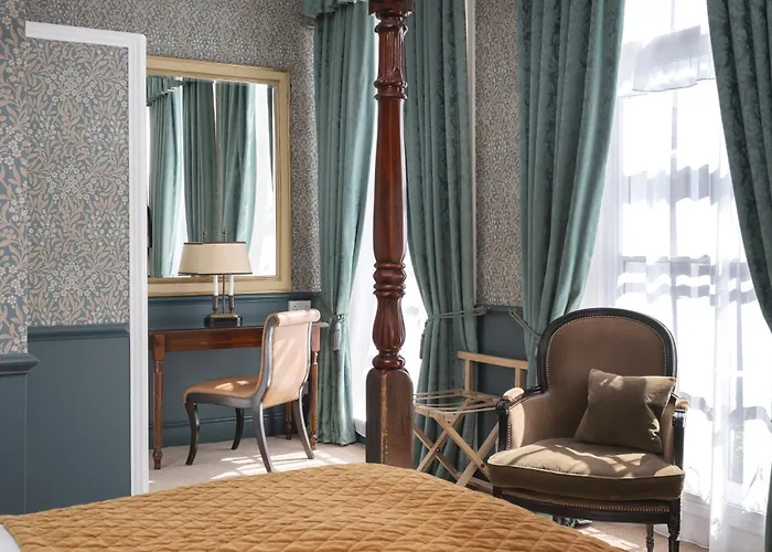 Royal Hotel