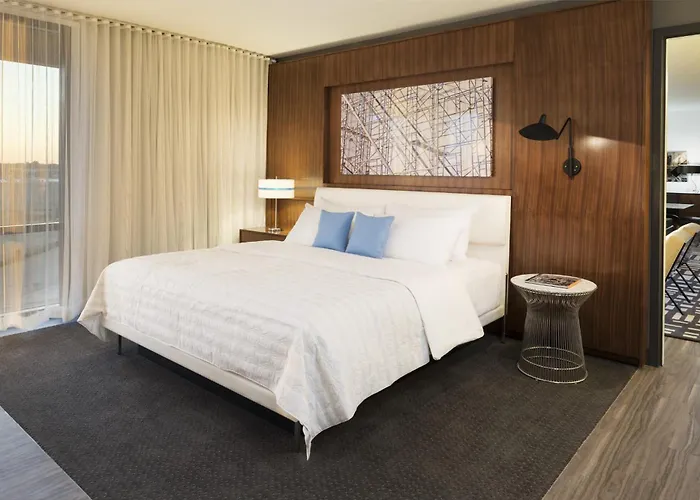 Oak Brook Hotels for Romantic Getaway