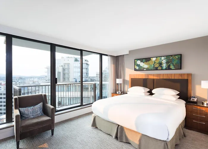 Doubletree By Hilton Hotel & Suites Victoria