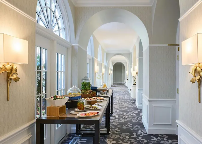 The Alexandrian Old Town Alexandria, Autograph Collection