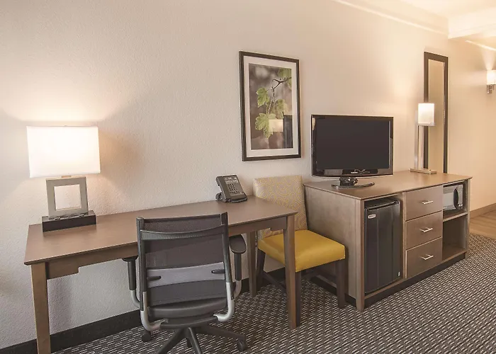 Arlington Hotels for Romantic Getaway