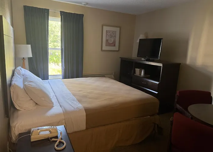 Clinton Inn & Suites