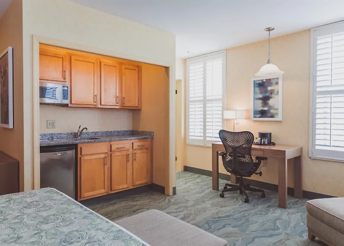 Syracuse Hotels for Romantic Getaway