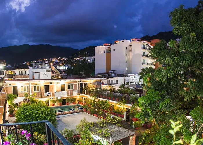 Hotel Posada De Roger - Near Los Muertos Beach