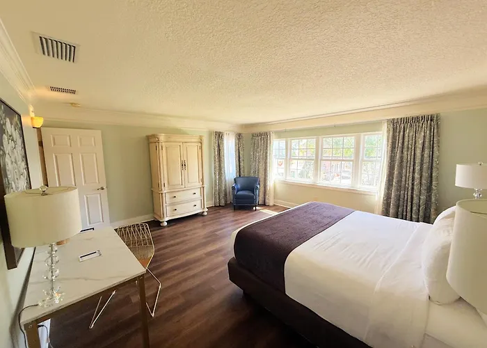 Bayfront Inn