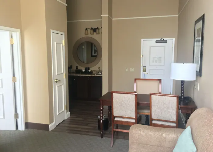 Embassy Suites Savannah Historic District