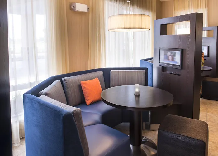 Courtyard By Marriott Evansville East