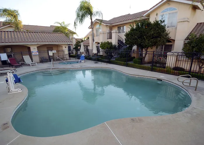 Fresno Hotels for Romantic Getaway