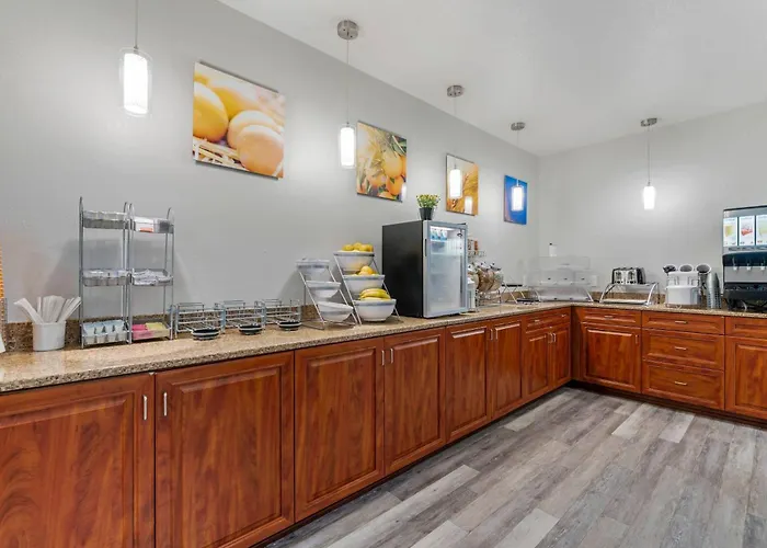 Comfort Suites Lake Geneva East