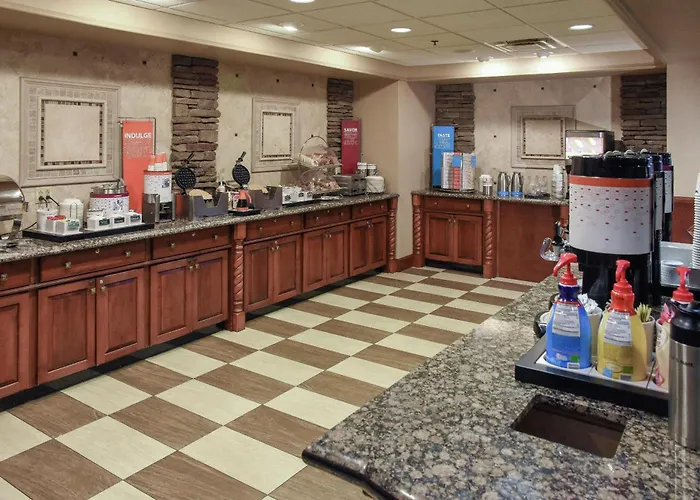 Hampton Inn & Suites Youngstown-Canfield