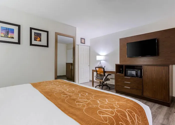 Comfort Suites Tucson Near Sabino Canyon