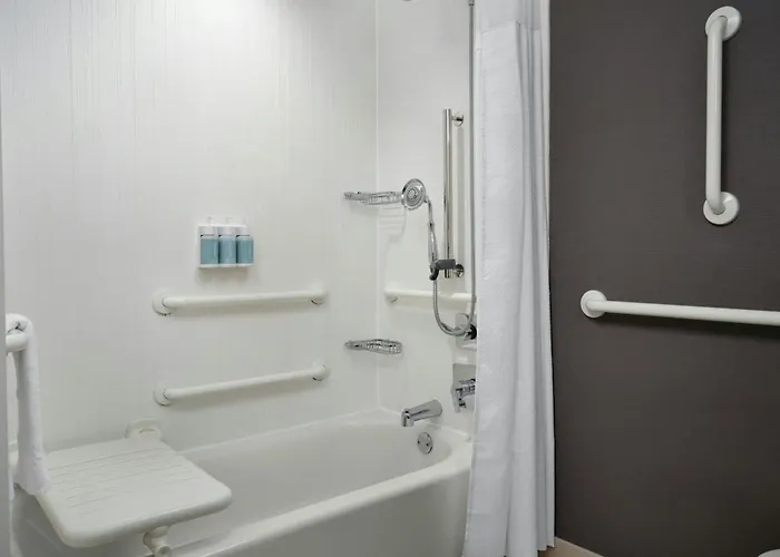 Courtyard By Marriott Erie Bayfront