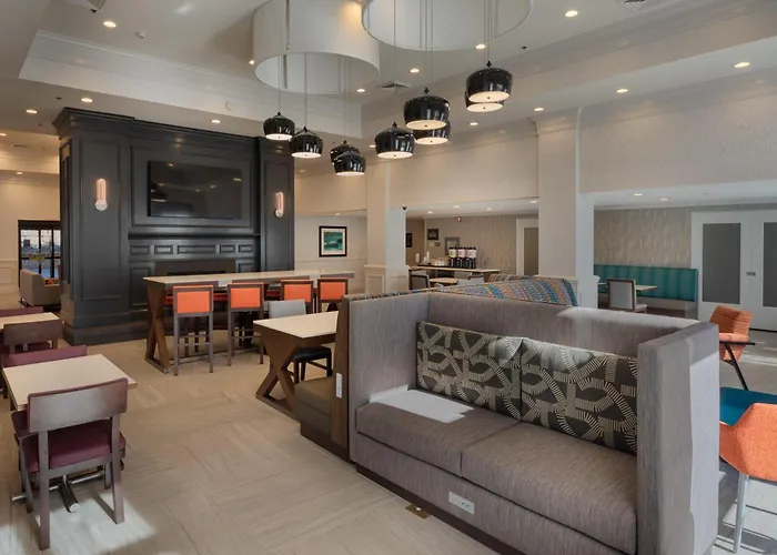 Hampton Inn And Suites Asheville Airport