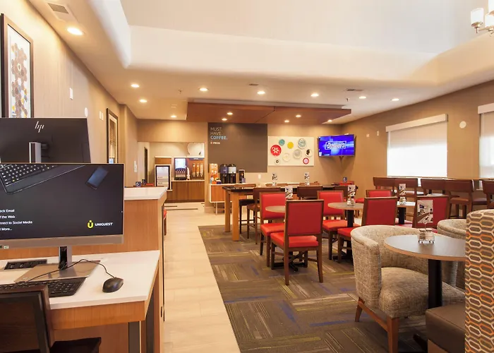 Holiday Inn Express & Suites