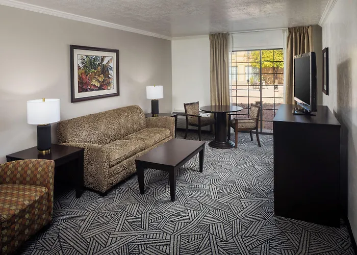 Wyndham Tucson Airport Hotel & Conference Center