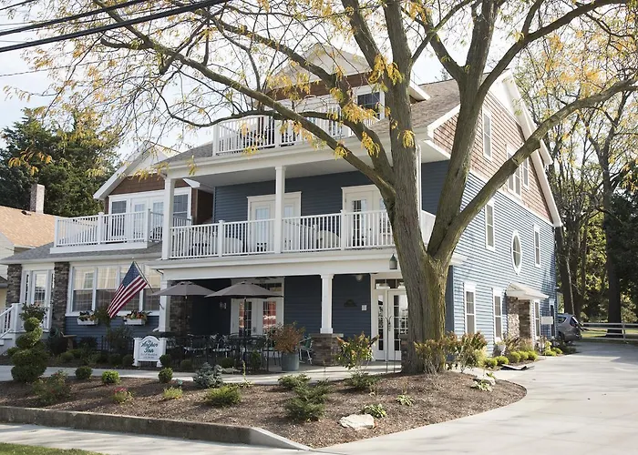 Put-in-Bay Hotels for Romantic Getaway